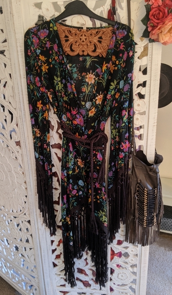 Spell & the Gypsy Kimonos Collection, black & reds - Picture 5 of 8